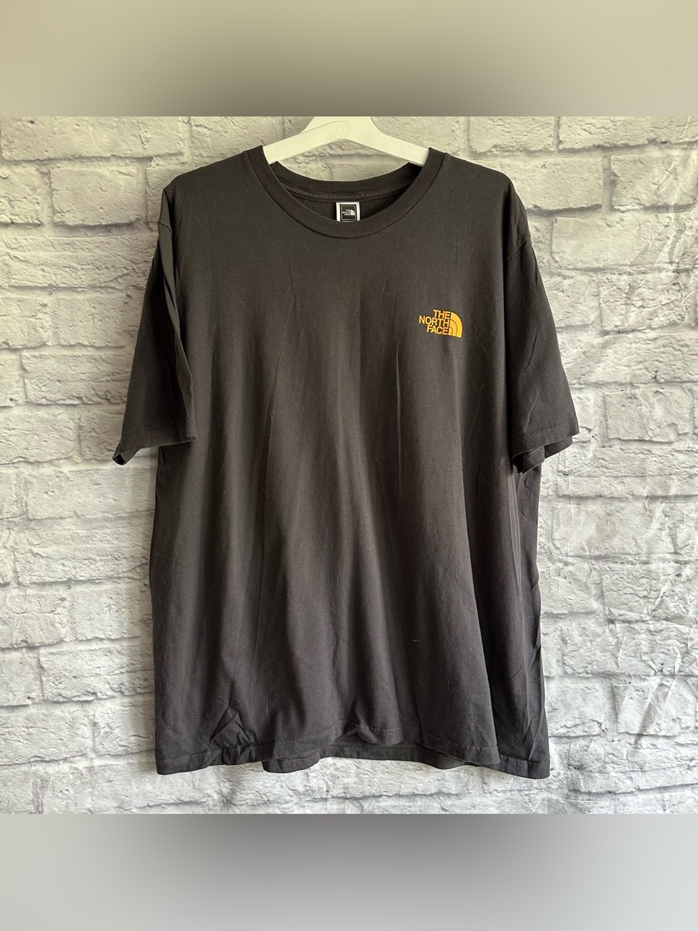 PREOWNED THE NORTH FACE GREY MENS SHORT SLEEVE TSHIRT WITH ORANGE LOGO MENS XXL